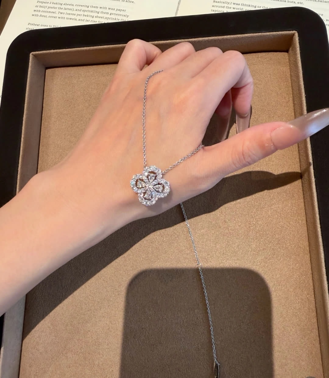 Harry Winston Silver Flower Pendant Necklace